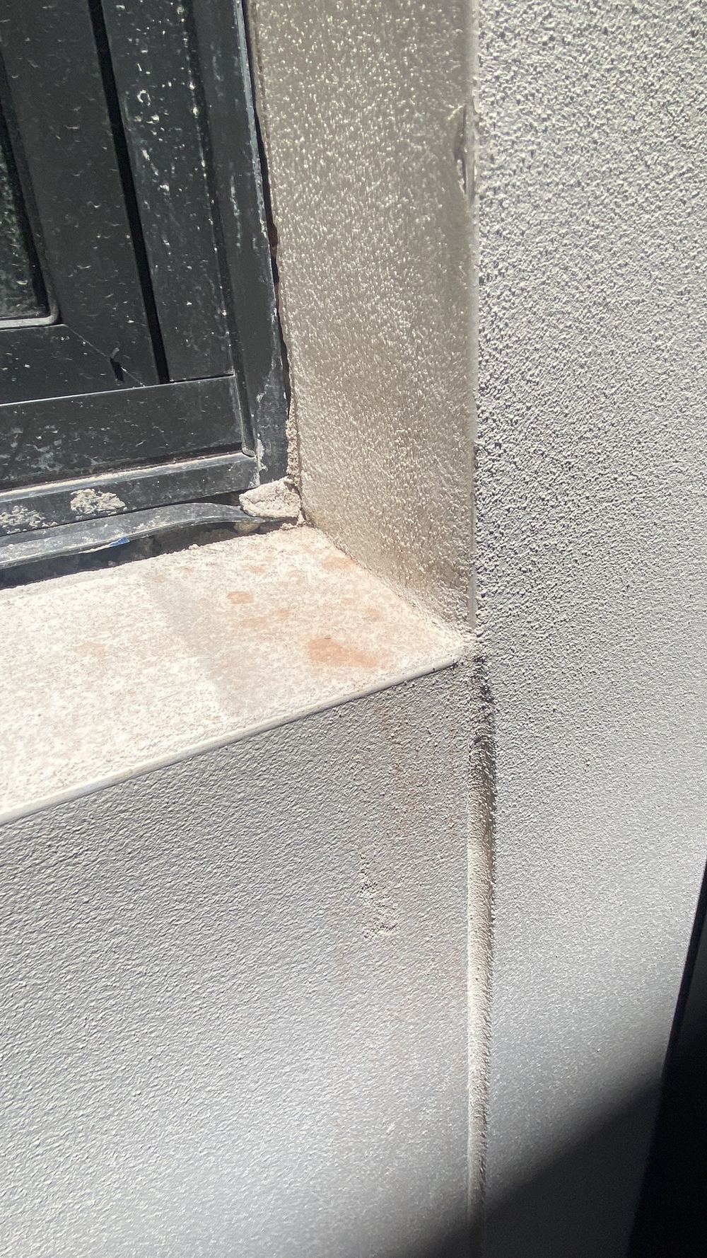 Another articulation joint broken off partway up the wall, Tallawong